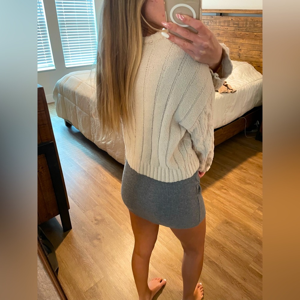 Jessica Simpson sweater - Picture 3 of 4
